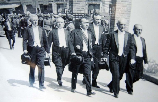 Mehdi Frashër me ministrat e qeverisë së Mbretnisë Shqiptare gjatë vitit 1943